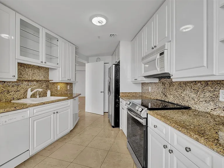 848 Brickell Key Dr #2602 — Photo 16