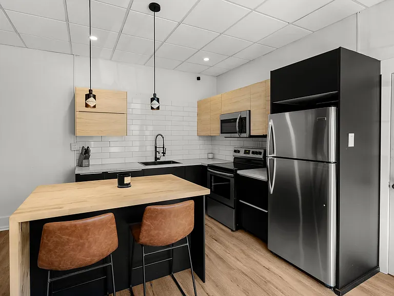 601 W Orange St #1 — Photo 13
