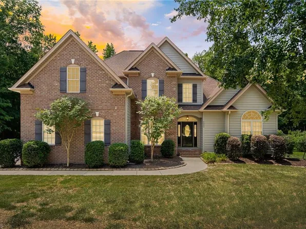 5042 Tamarack Dr, Greensboro, NC 27407