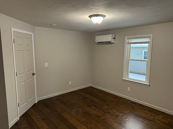 5th image of 64 E Oneida St #1