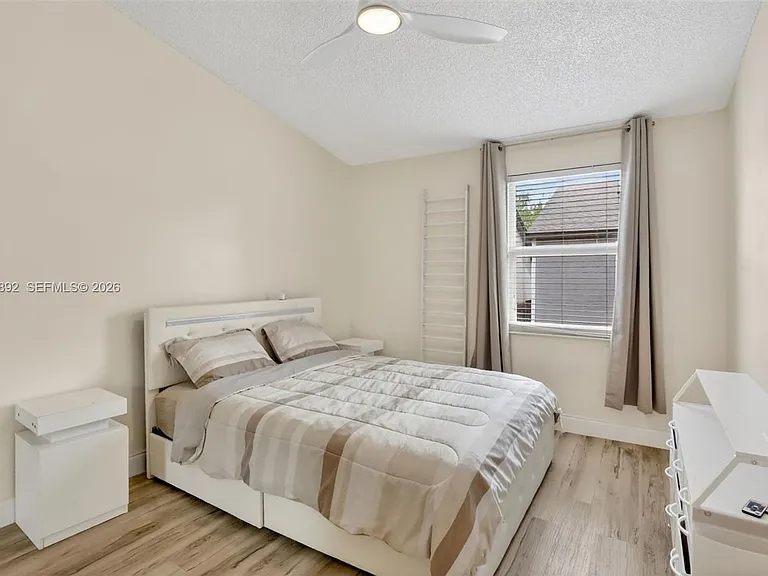 3815 NW 122nd Ter — Photo 5