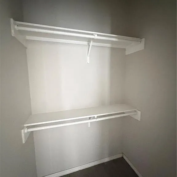 909 Deluxe St #4 — Photo 9