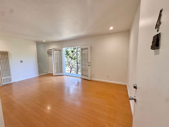 2nd image of 3426 Keystone Ave APT 4