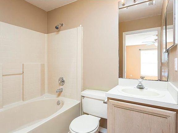 3rd image of 4115 King Edward Dr