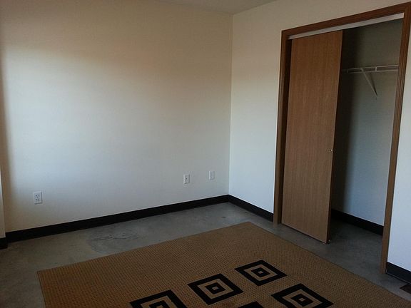4th image of 943 S Gilbert St APT 24