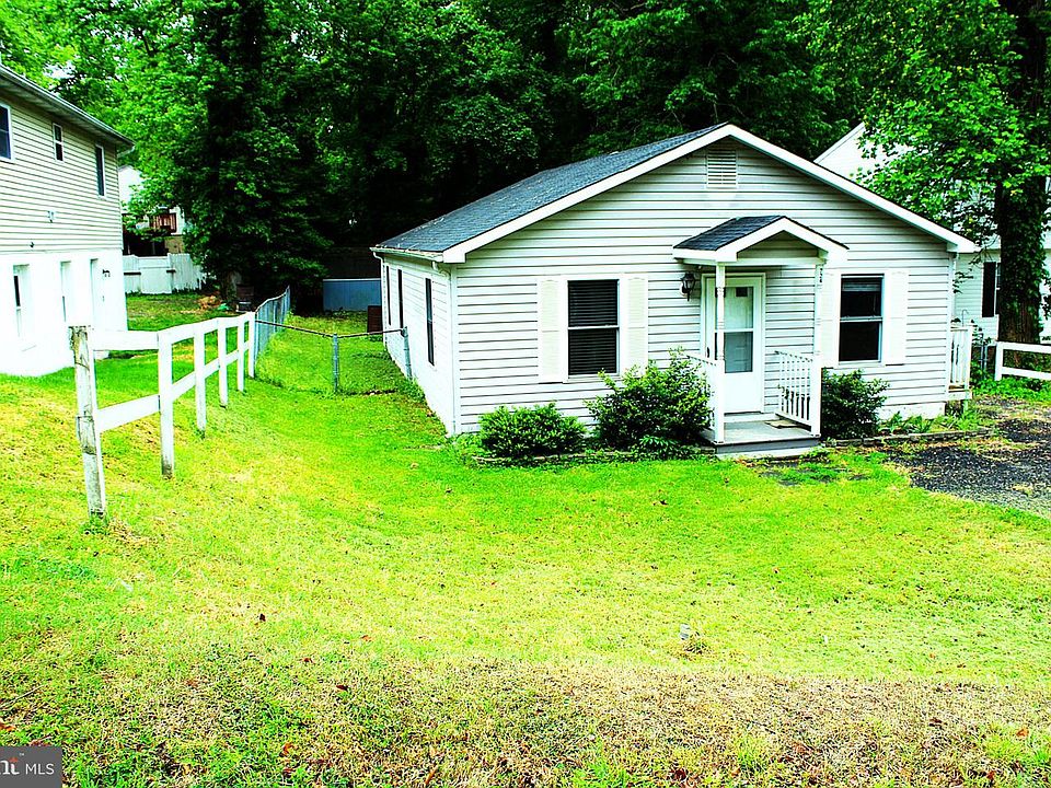 1st image of 724 Spruce Dr