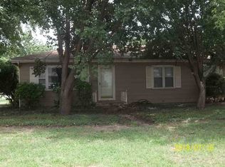 1130 N 7th St, Arkansas City, KS 67005