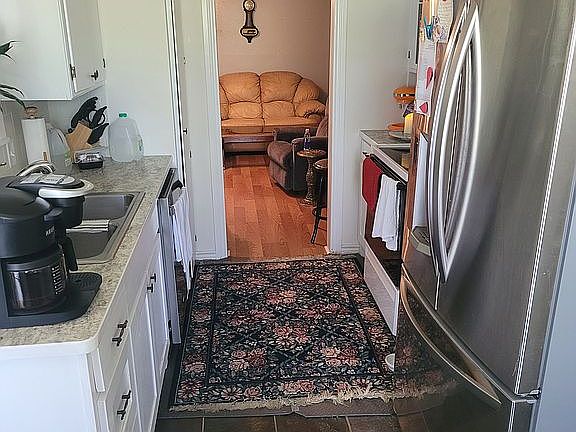 5th image of 705 Holiday Dr