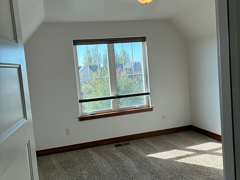 881 Hanson St #ROOM FOR RENT — Photo 6