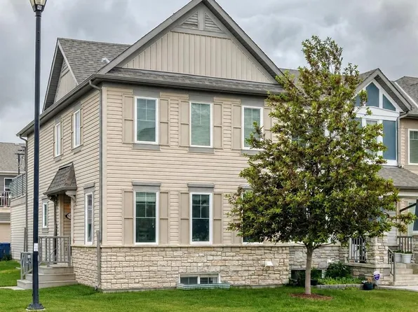 535 E Windstone Cmn SW, Airdrie, AB T4B 3R7