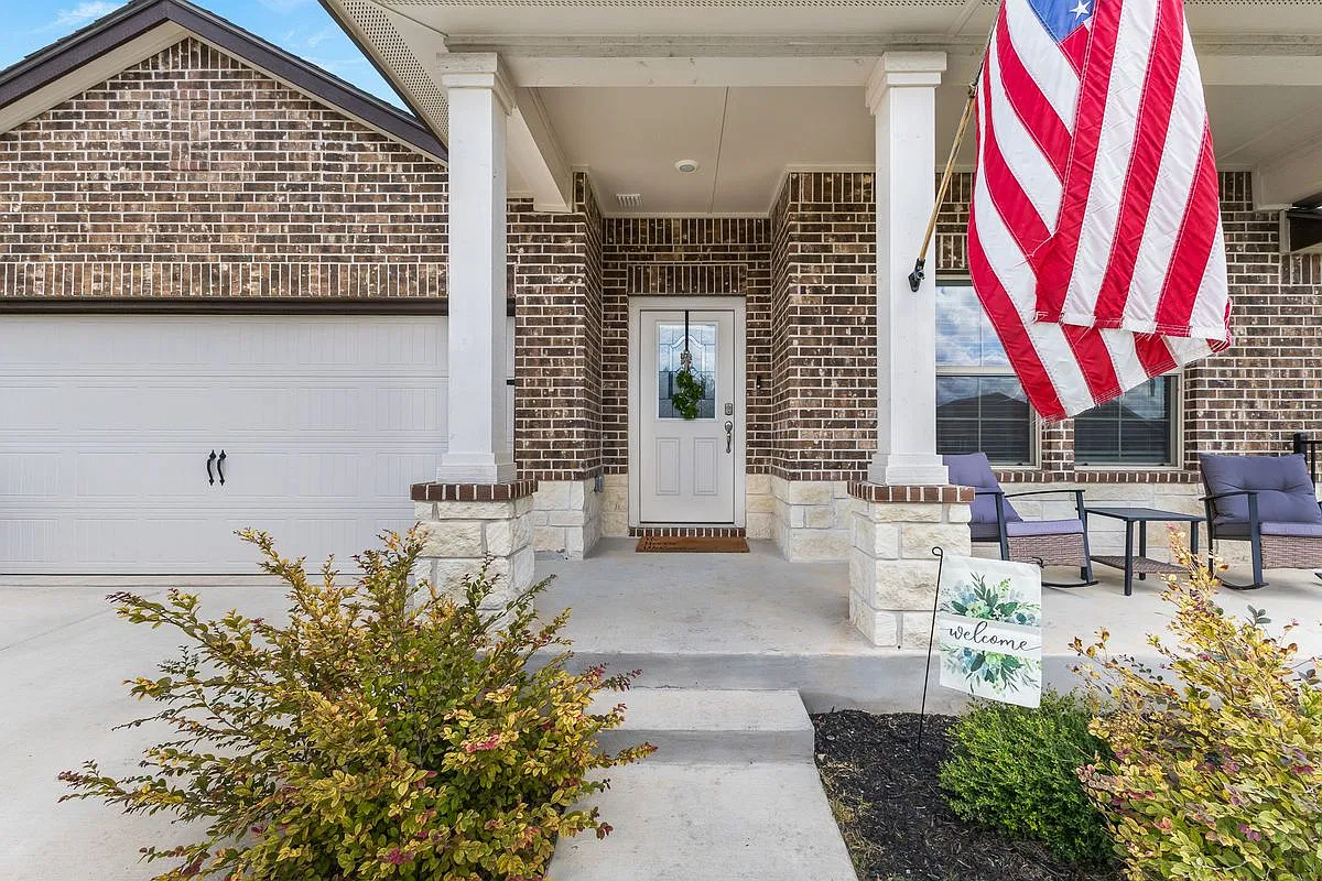 4 bed, 2.0 bath, 1783 sqft, $2,100 — Photo 3