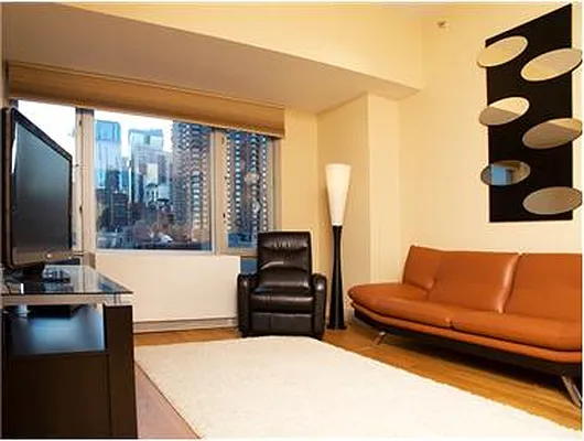 Rented by Douglas Elliman | media 14