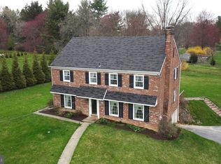26 Stonehenge Ln, Malvern, PA 19355