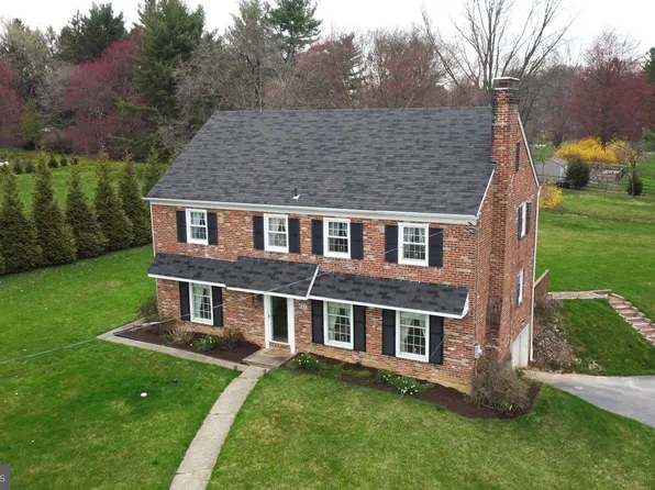 26 Stonehenge Ln, Malvern, PA 19355