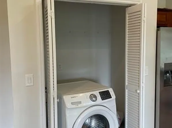 289 Arlington Avenue image 11 of 13