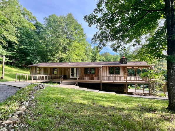 555 Lake Ln, New Tazewell, TN 37825
