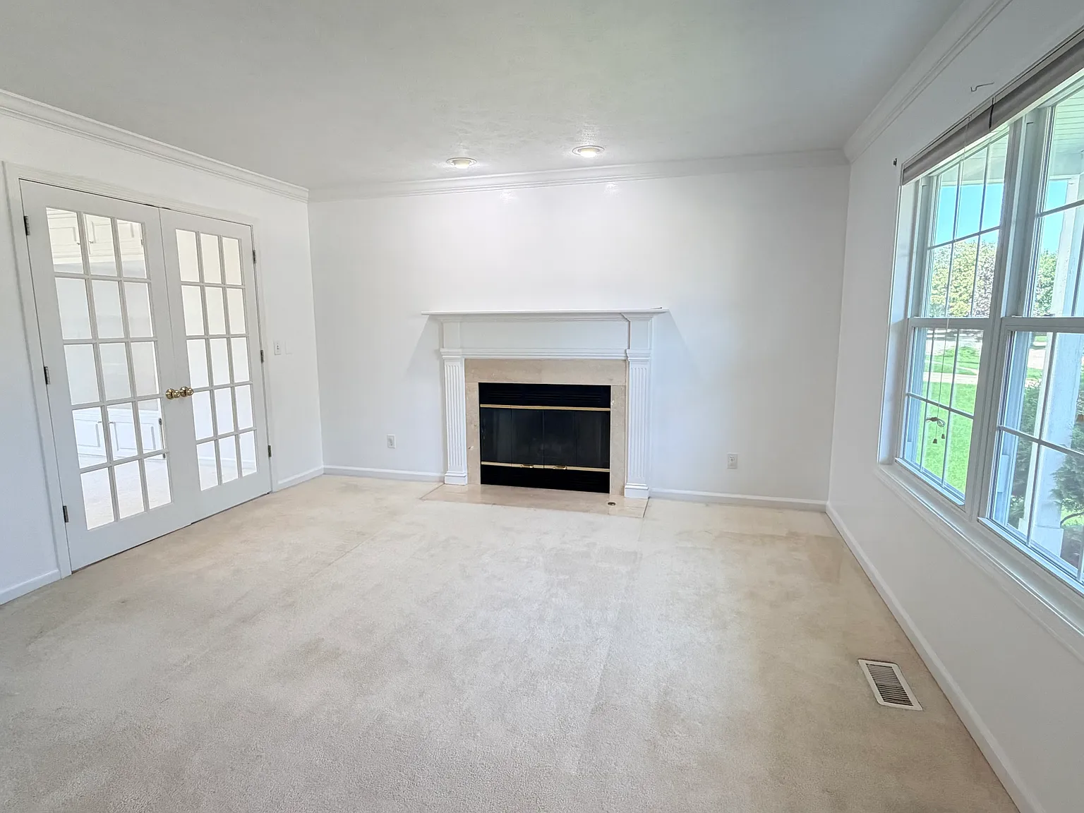 4 bed, 2280 sqft, $3,000 — Photo 3
