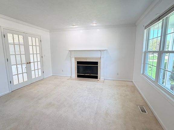 3rd image of 611 Buttercup Dr