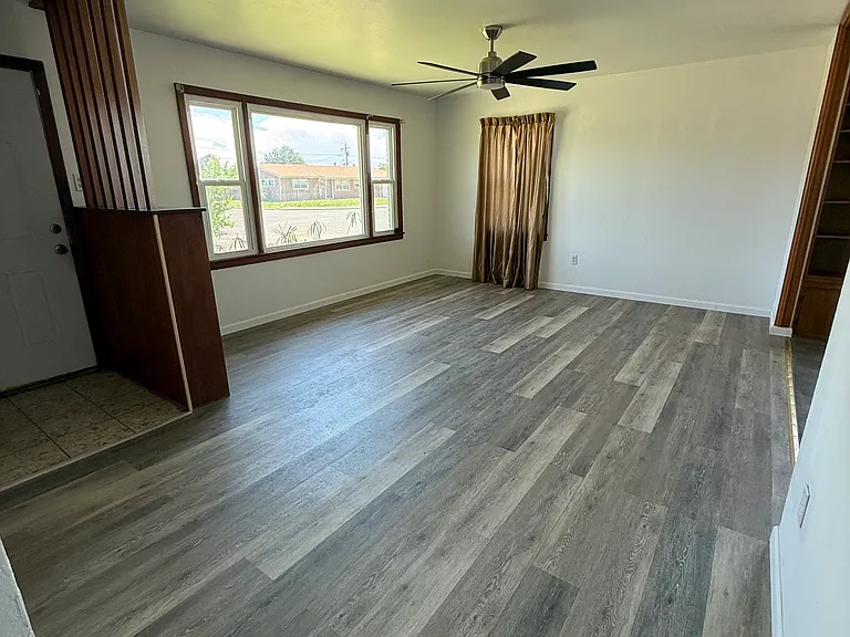 1501 E Everglade Ave — Photo 2