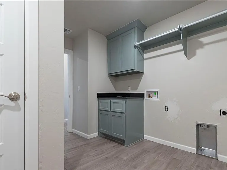 16300 Marsha Dr — Photo 23