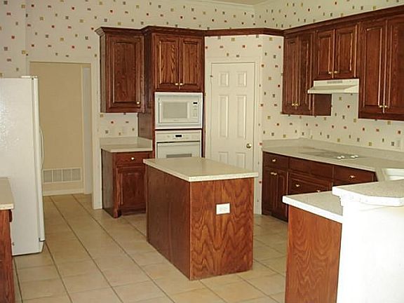 5th image of 802 Sleepy Hollow Dr