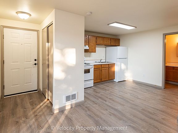 5th image of 1585 NW Portland Ave #3