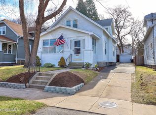 1024 Palmer Ave, Niskayuna, NY 12309