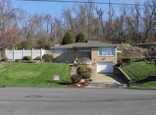 13445 Dean Dr, North Huntingdon, PA 15642