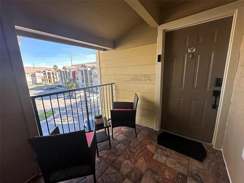 1 bed, 1.0 bath, 530 sqft, $1,300 — Photo 2