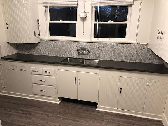 3rd image of 122 Grove St #1