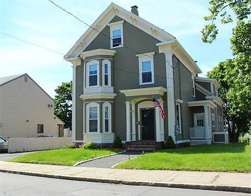 1st image of 124 Pleasant St #2