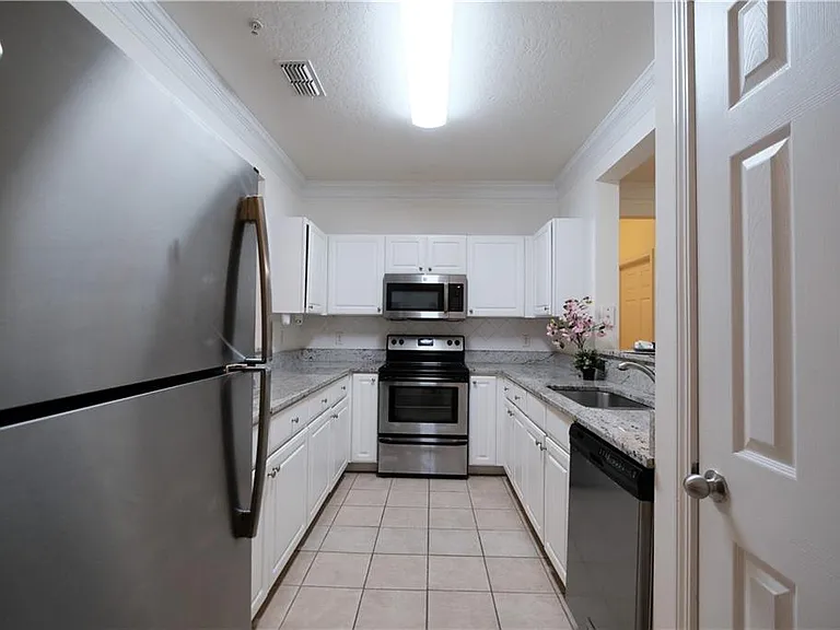 4007 Westchester Rdg NE — Photo 5