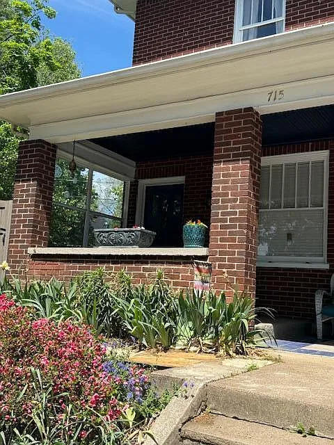 1 bed, 1.0 bath, 1231 sqft, $1,295 — Photo 2