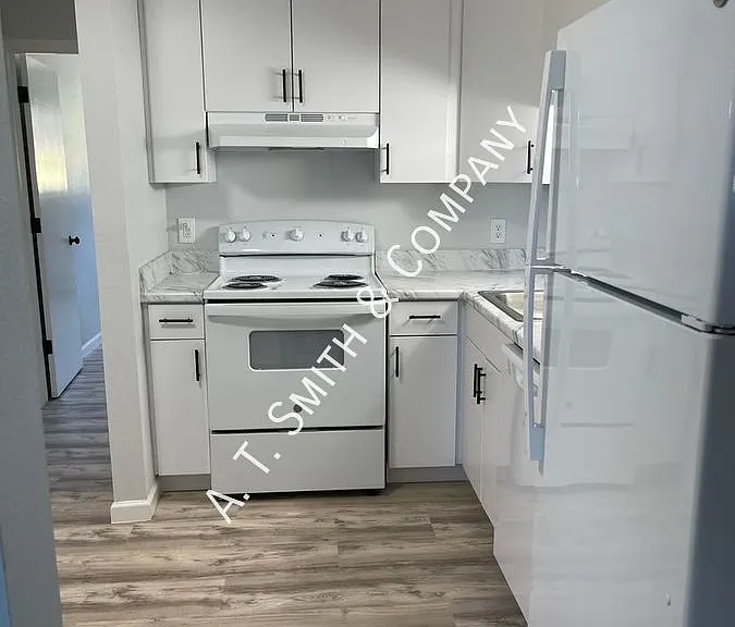 212 S Balsam St #102 — Photo 1