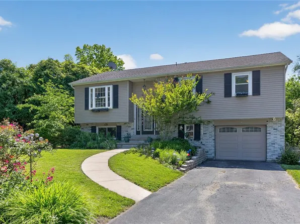 1052 Debbie Ln, Allentown, PA 18103