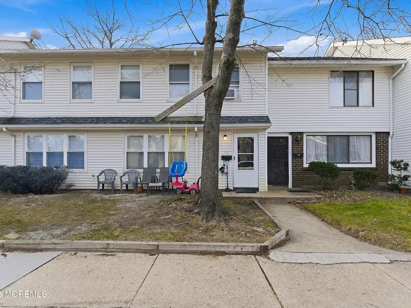 172 Williamsburg Lane, Lakewood, NJ 08701