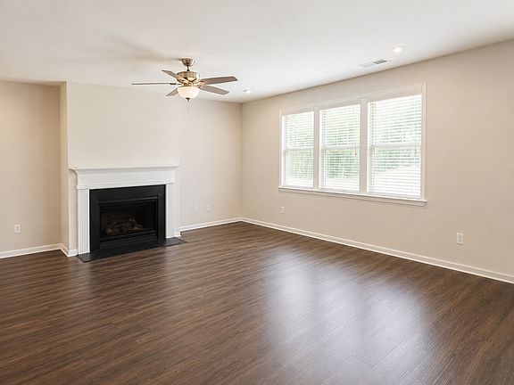 4th image of 3247 Hidden Valley Cir