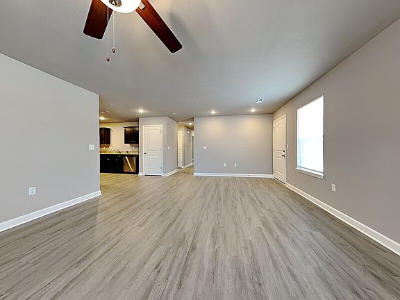 4th image of 108 SW Lily St
