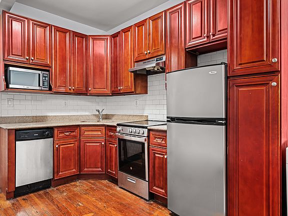 3rd image of 134 Jefferson St APT 2R