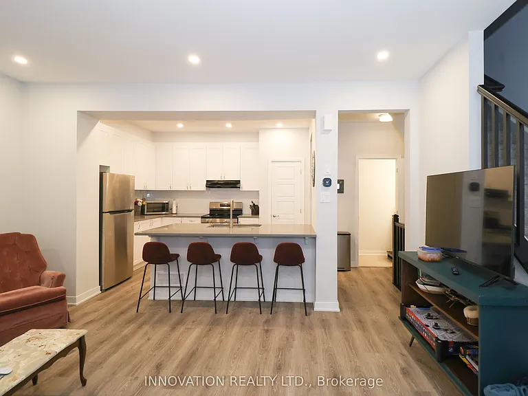 36 Stitch Mews — Photo 6