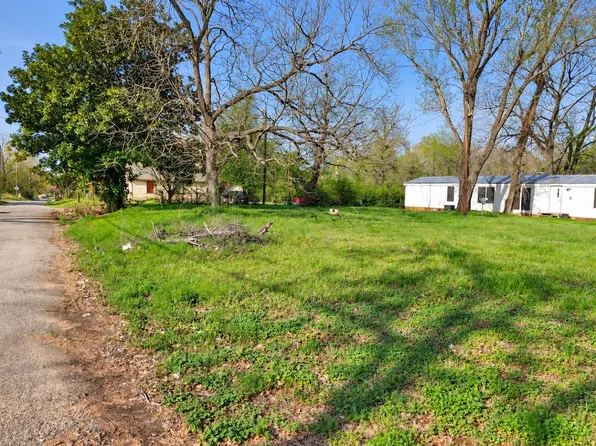 2 NE 11th St NW, Paris, TX 75460
