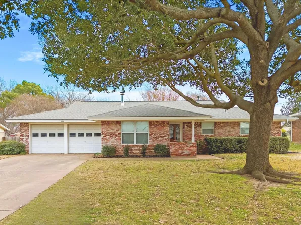 1213 Wade Hampton St, Benbrook, TX 76126