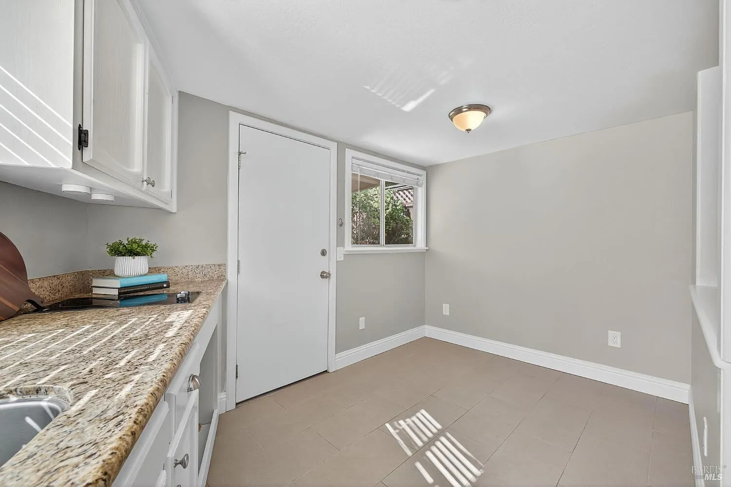 575 La Verne Ave — Photo 1