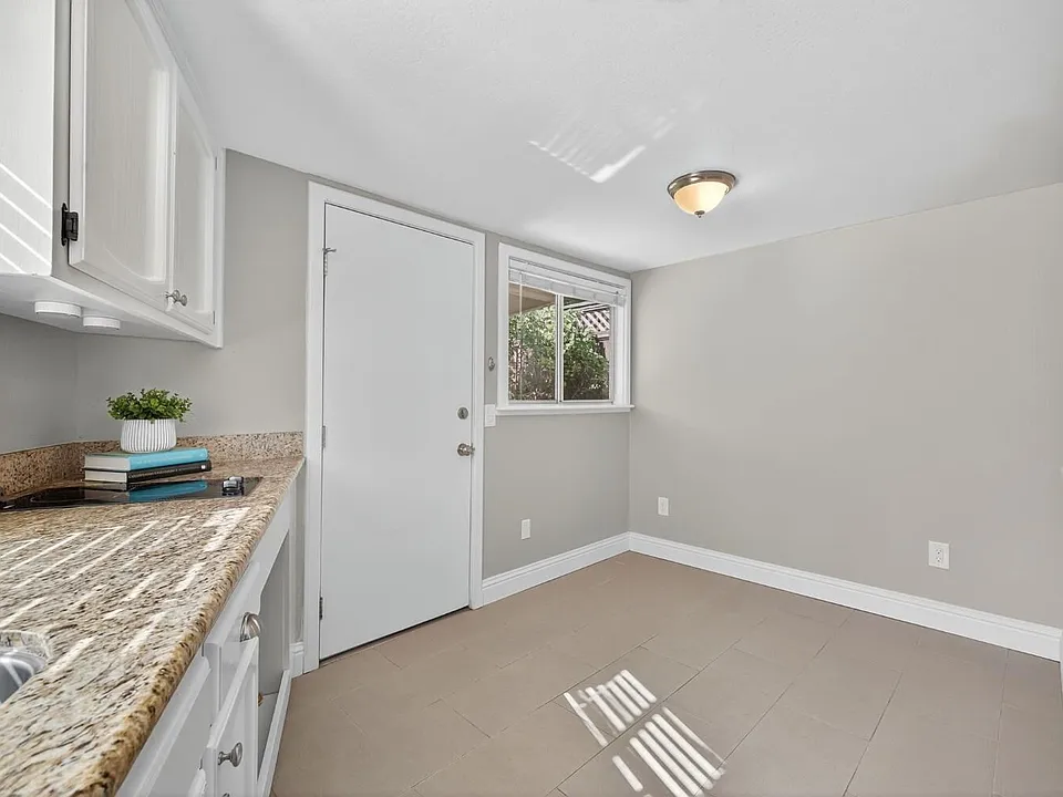 575 La Verne Ave #1