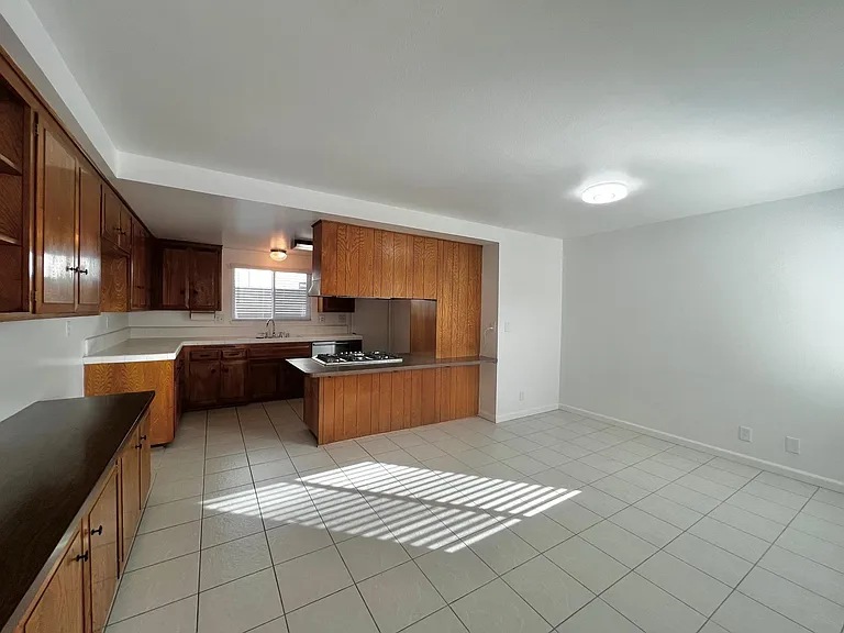 18371 Tamarind St — Photo 7