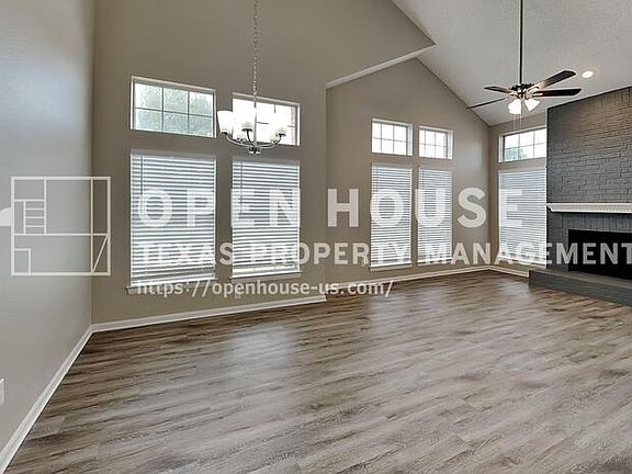 3rd image of 3366 Fox Hollow Ct