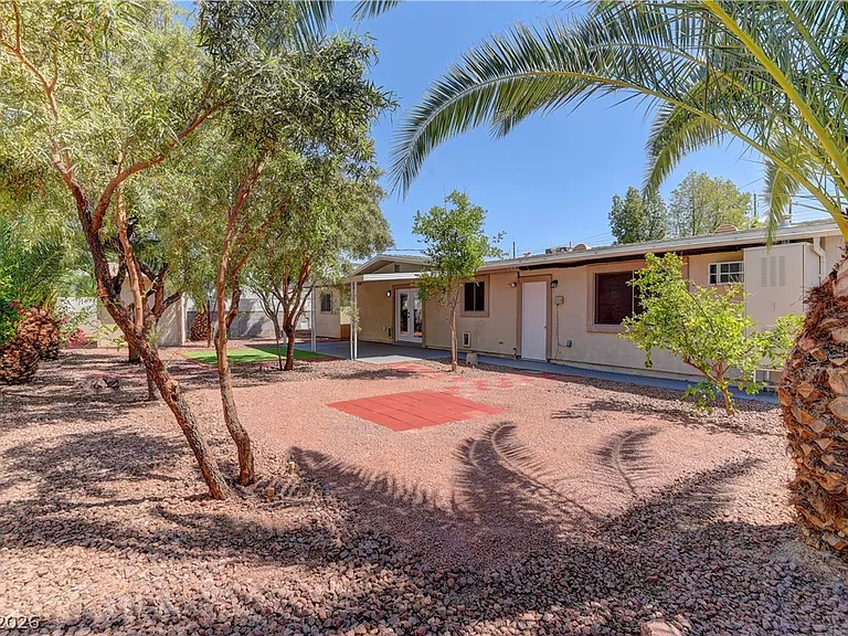 3896 Acapulco Ave — Photo 26
