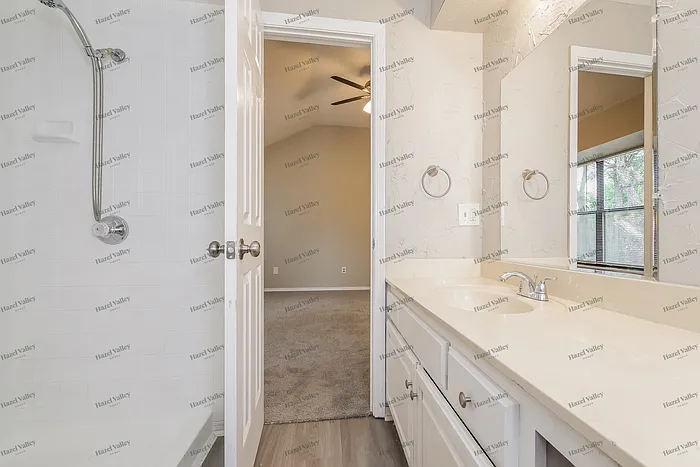 770 Lexington Park — Photo 8