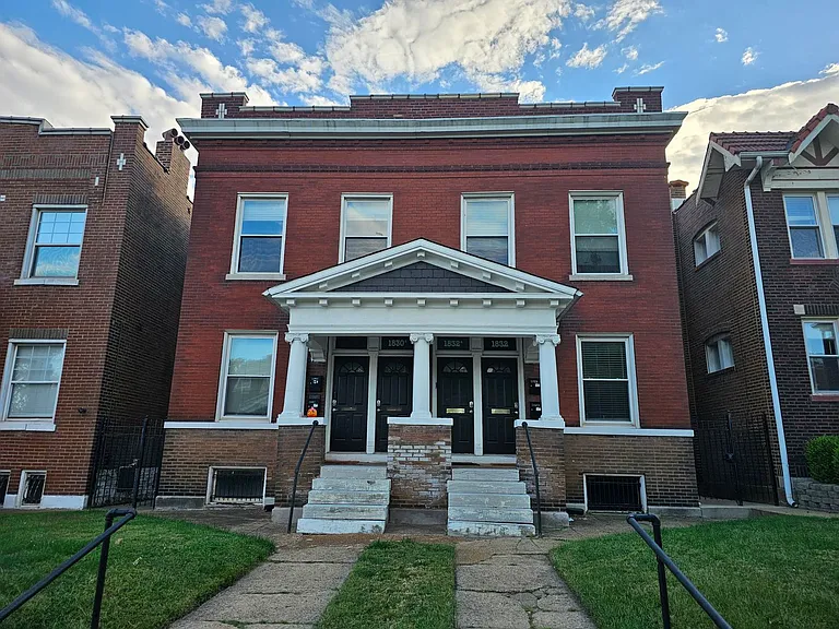 Russell Blvd. 1830-1832 — Photo 1