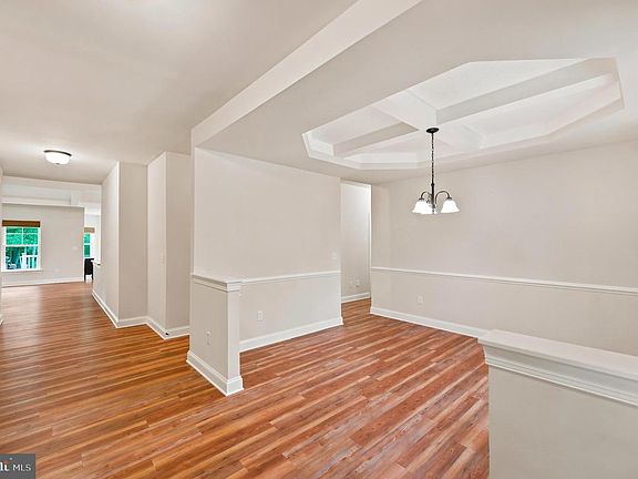 5th image of 20 Parker Dr